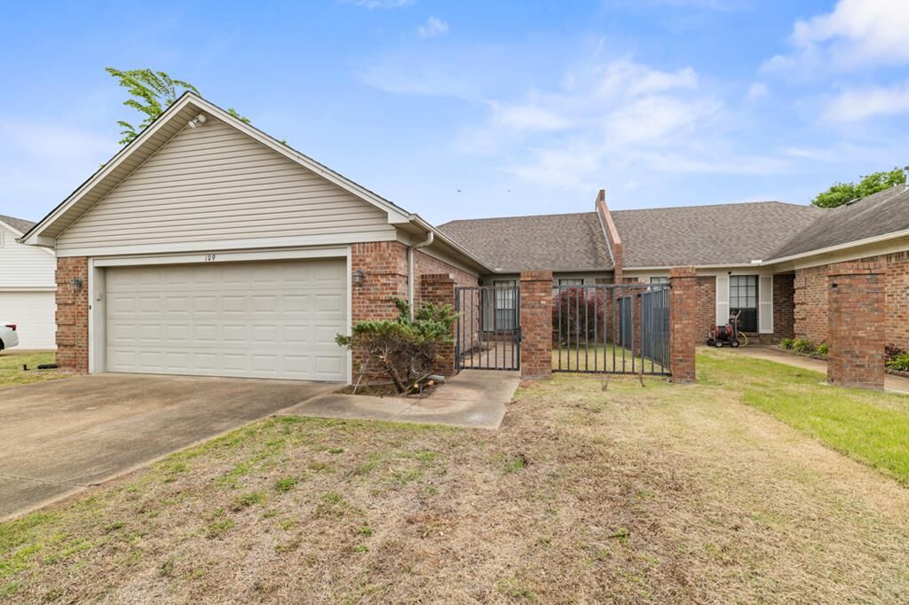 Property Photo:  109 Stonebridge Cove  AR 72301 