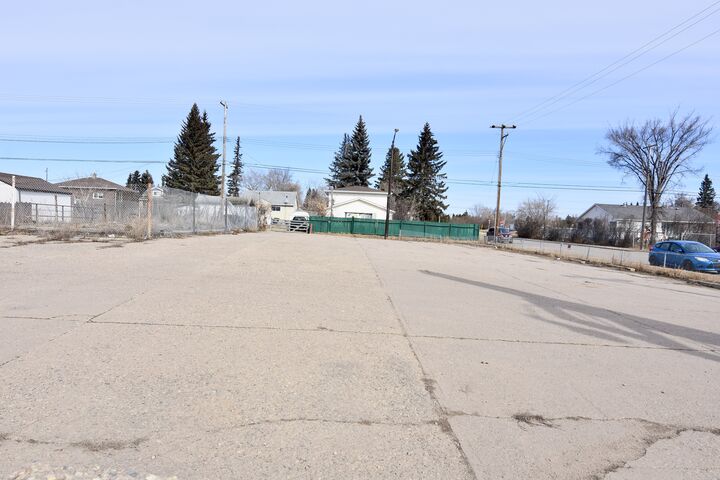 50 Avenue — photo 1