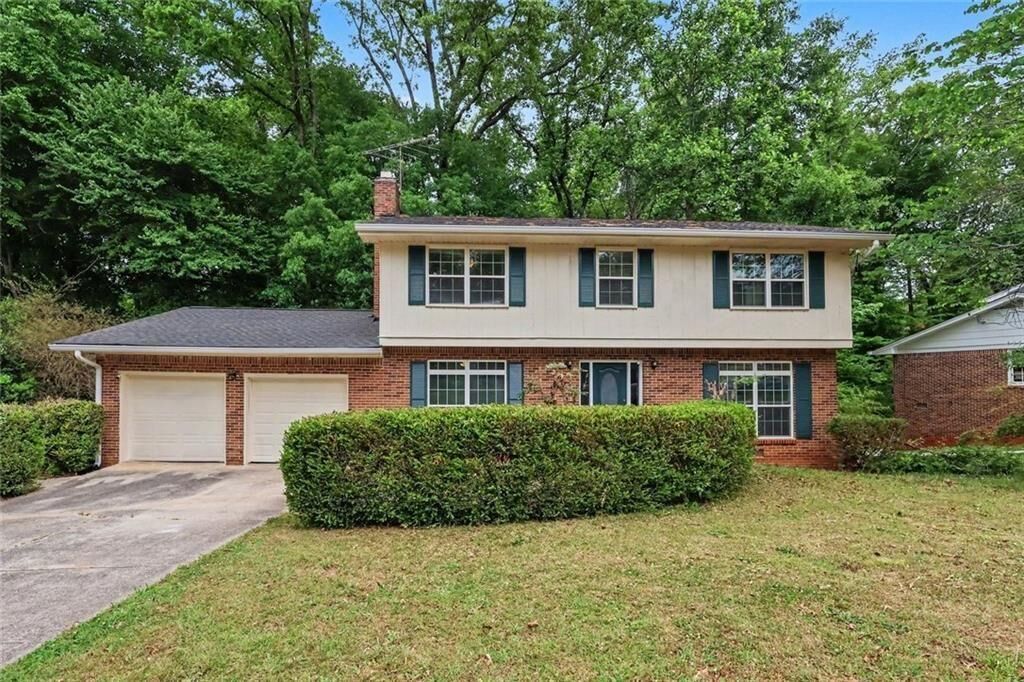 Property Photo:  968 Abingdon Court  GA 30083 
