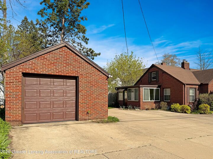 Property Photo:  1915 S West Avenue  MI 49203 