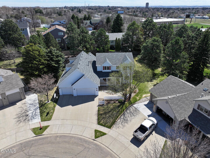 Property Photo:  2533 Sharps Place  ND 58503 