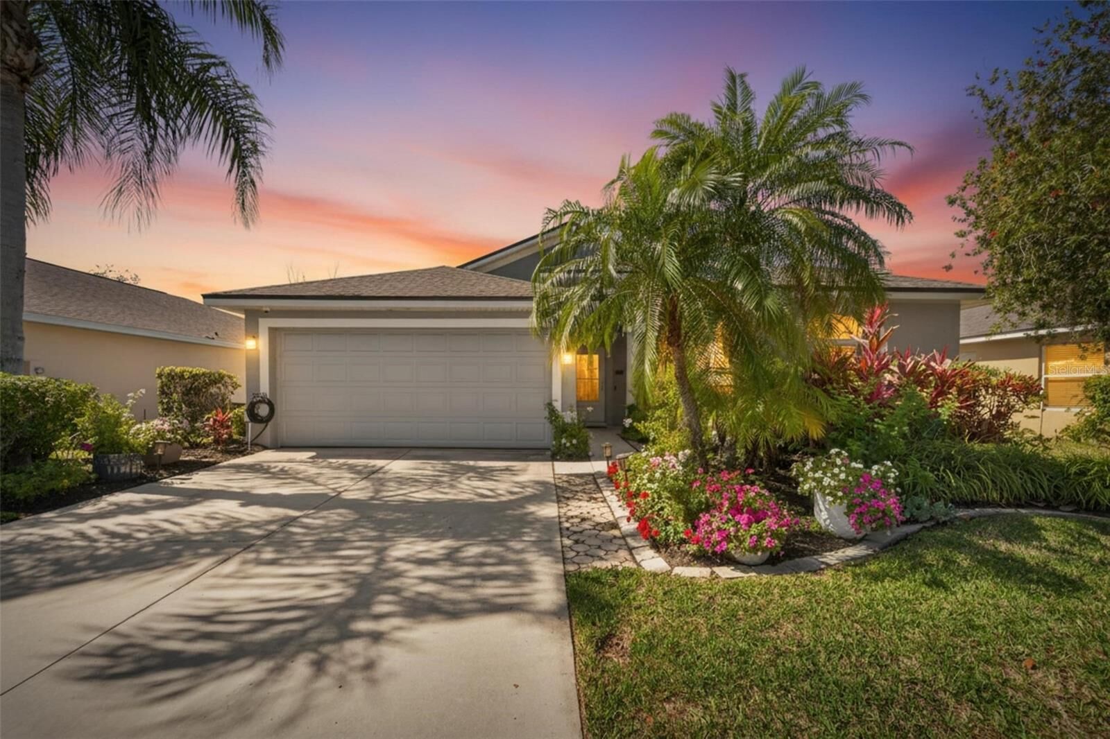Property Photo:  5209 Lansdowne Way  FL 34221 