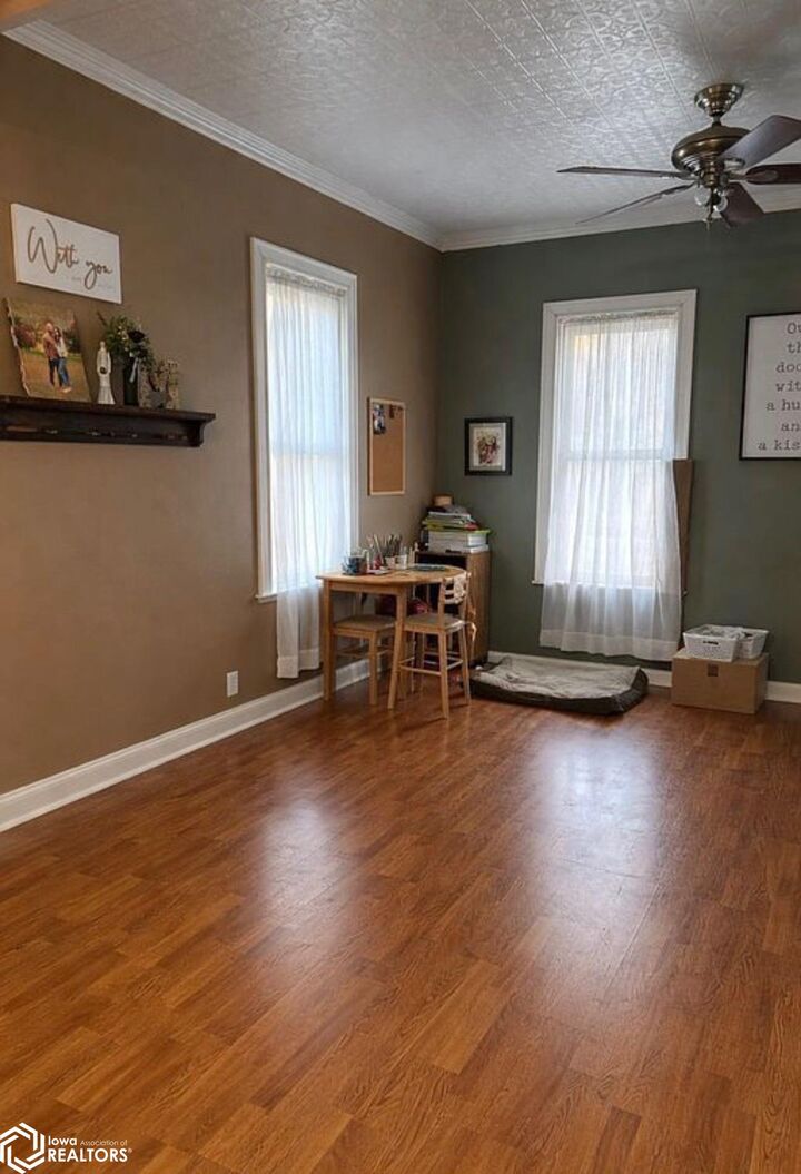Property Photo:  220 Summer Street  IA 52655 