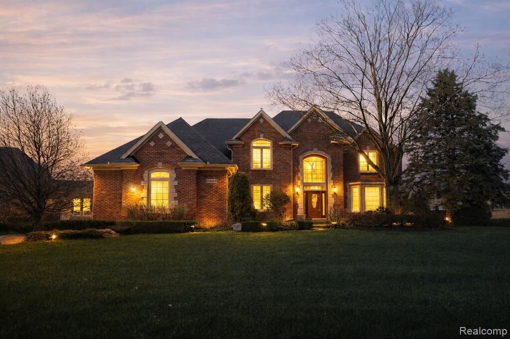 Property Photo:  54182 Queensborough Drive  MI 48315 1118 