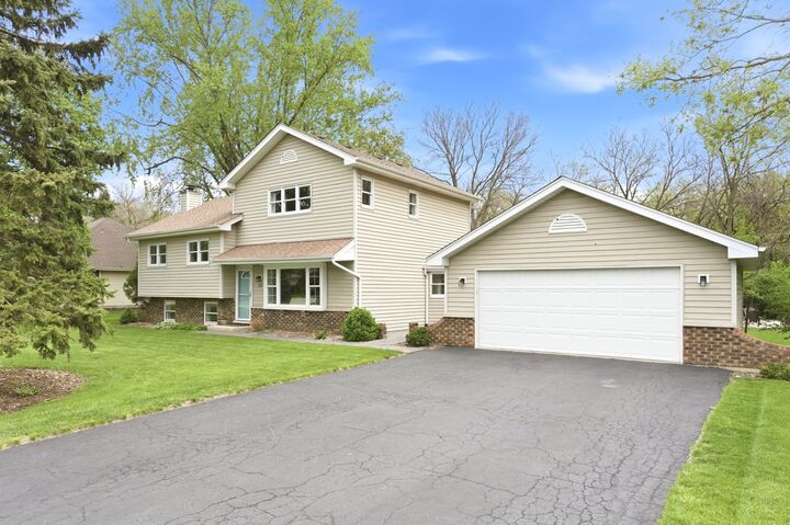 Property Photo:  0N717 Knollwood Drive  IL 60187 