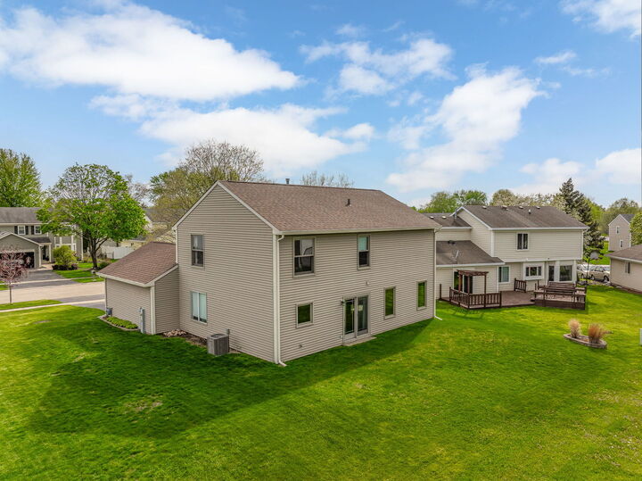 Property Photo:  1690 Wildwood Lane  IL 60133 