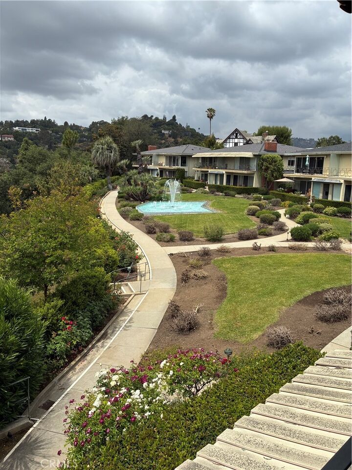 Property Photo:  101 N Grand 2  CA 91103 