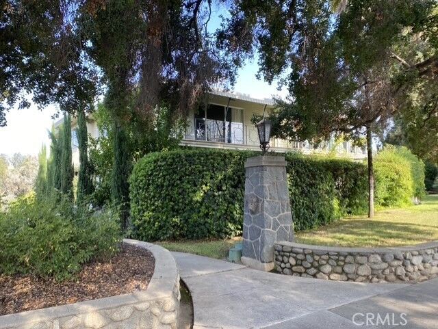 Property Photo:  101 N Grand 2  CA 91103 