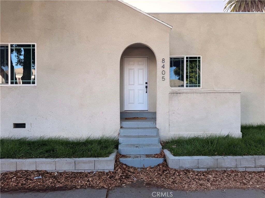 Property Photo:  8405 McKinley Avenue  CA 90001 