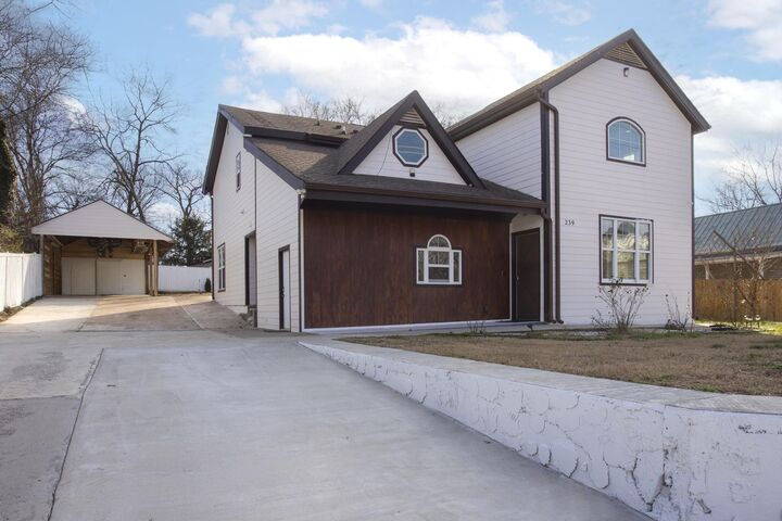 Property Photo: 239 E Bledsoe St TN 37066
