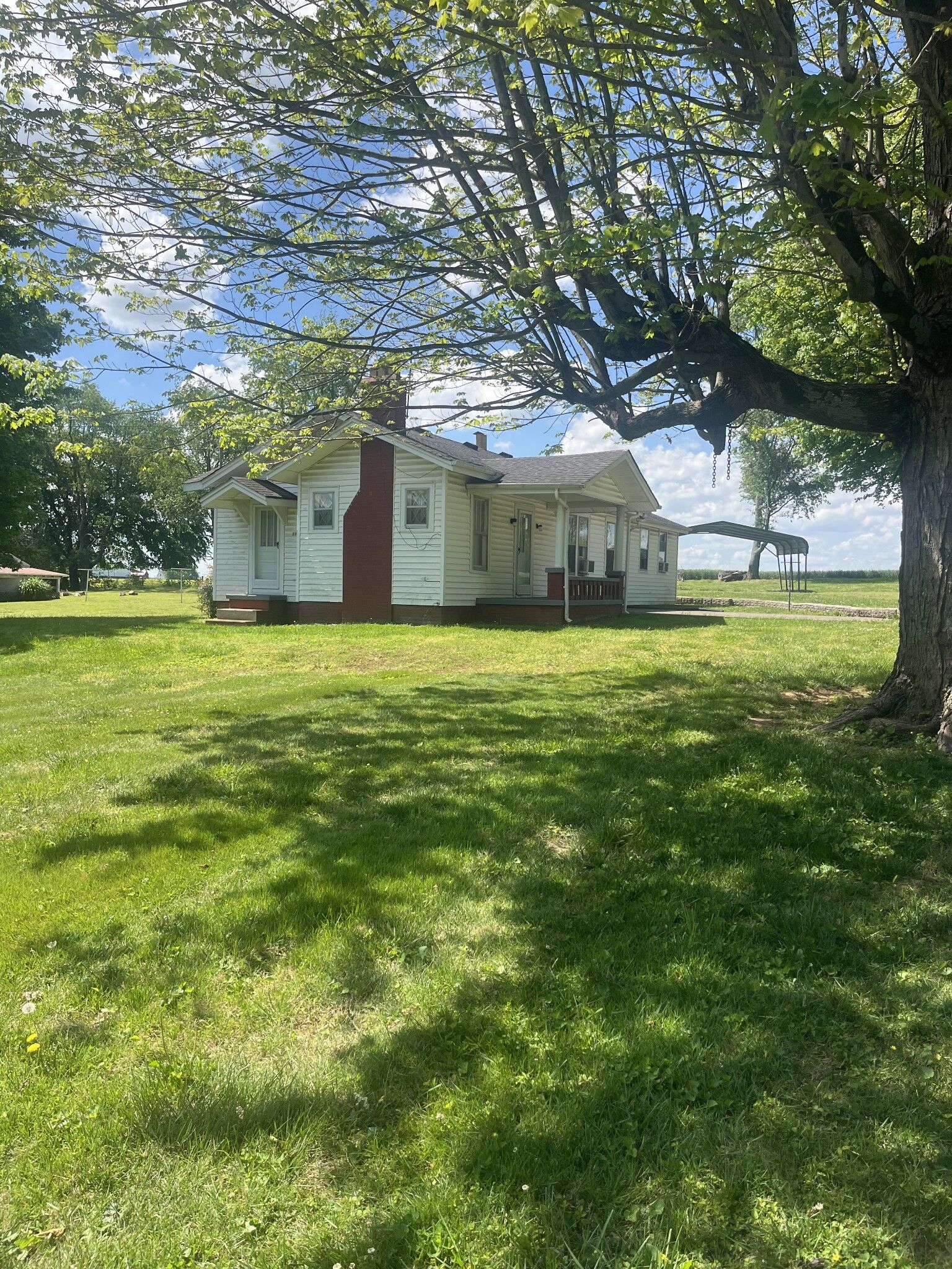 Property Photo:  1107 W Church St  TN 37141 