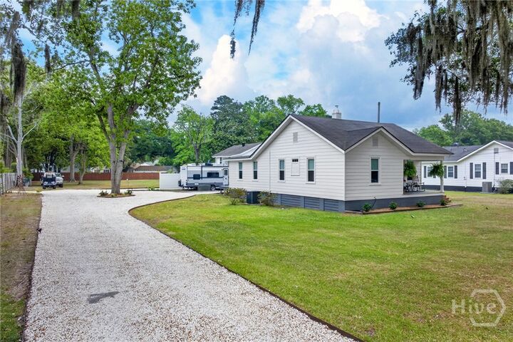 Property Photo:  90 Varnedoe Avenue  GA 31408 
