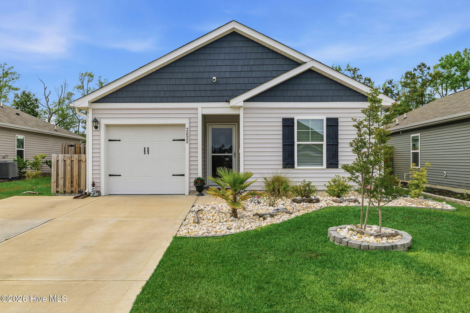 Property Photo:  2028 Course Lane  NC 28445 