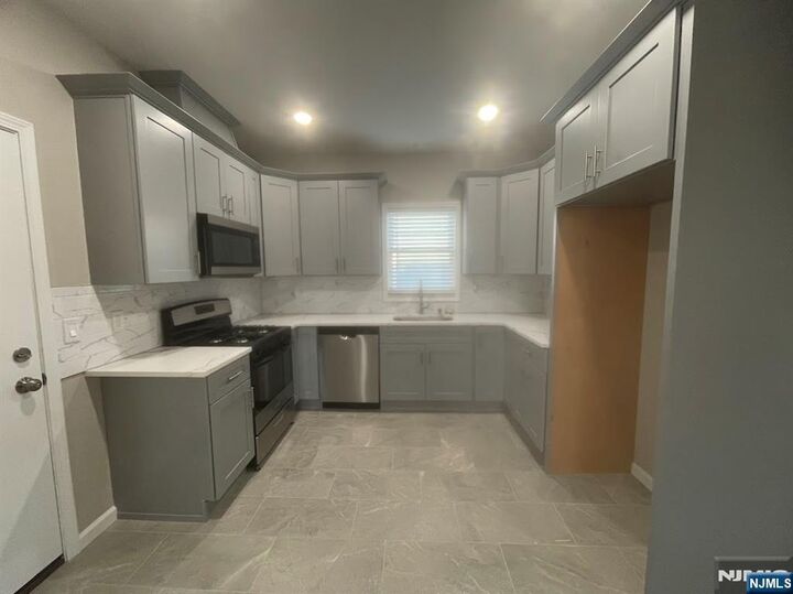 Property Photo:  32 Rose Street 2  NJ 07032 