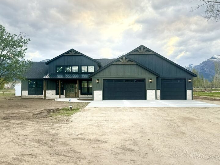 Property Photo:  645 Old Corvallis Road  MT 59828 