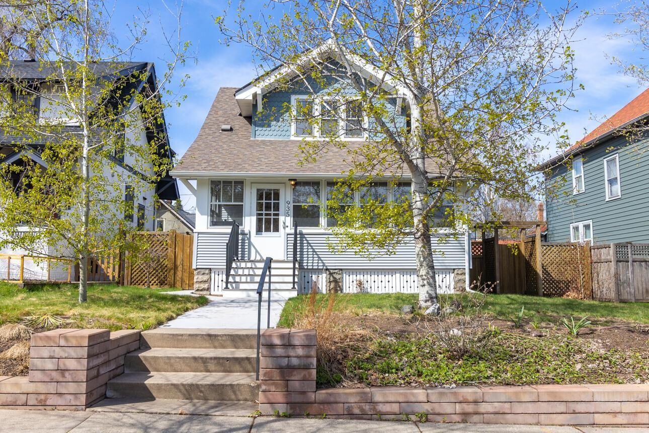 Property Photo:  935 Saint Clair Avenue  MN 55105 