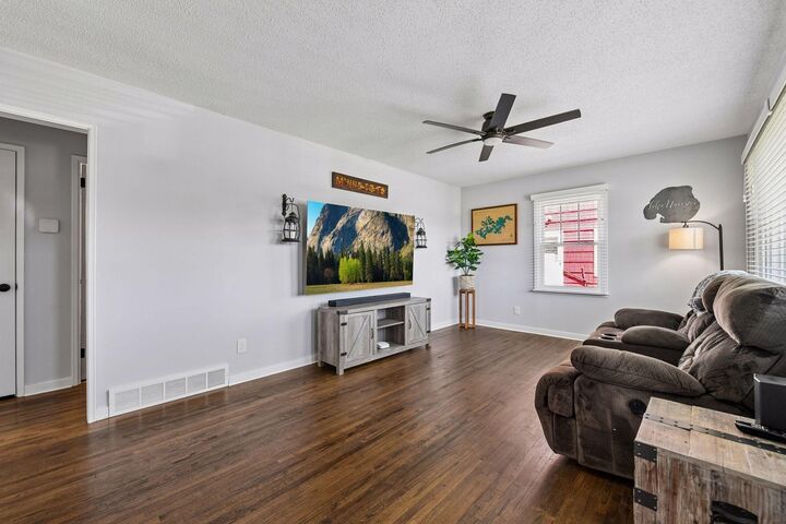 Property Photo:  508 E 2nd Street  MN 55387 