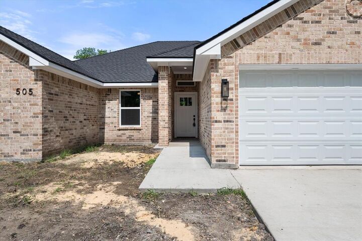 Property Photo:  505 S 36th Street  TX 75110 