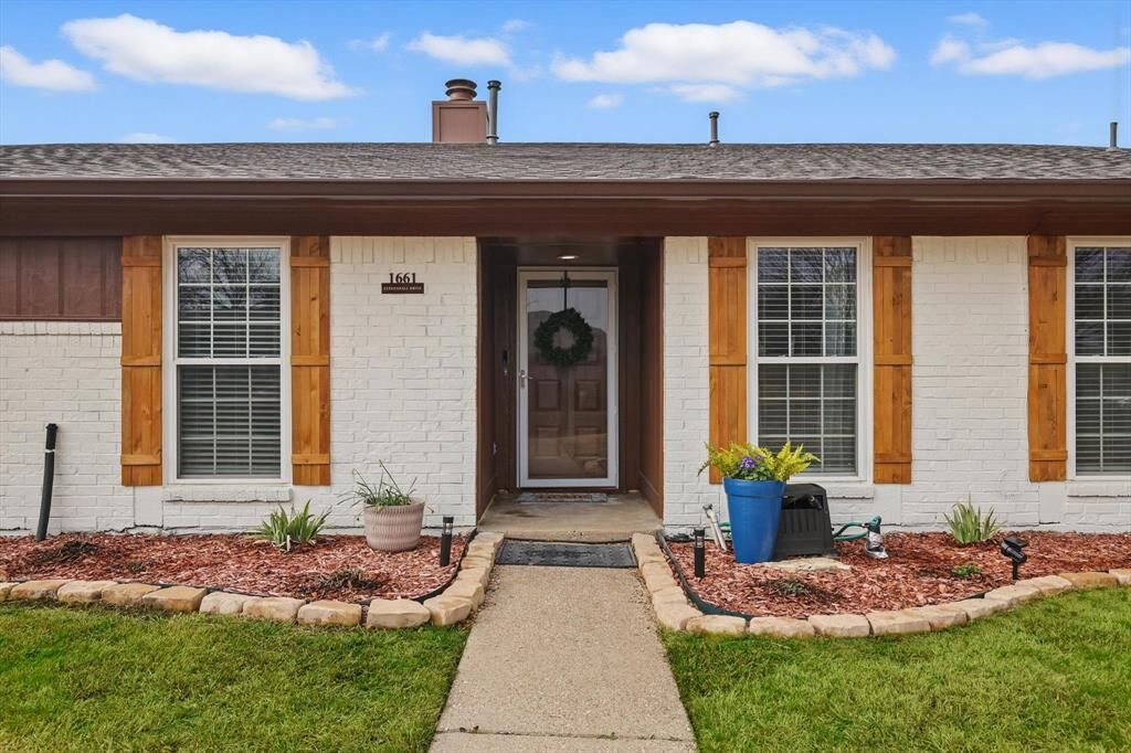 Property Photo:  1661 Clydesdale Drive  TX 75067 