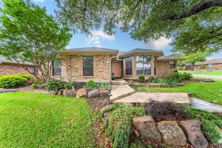 Property Photo:  1500 Sunnyslope Drive  TX 75007 
