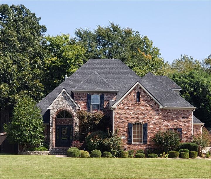 Property Photo: 2468 Covington Park Boulevard AR 72703