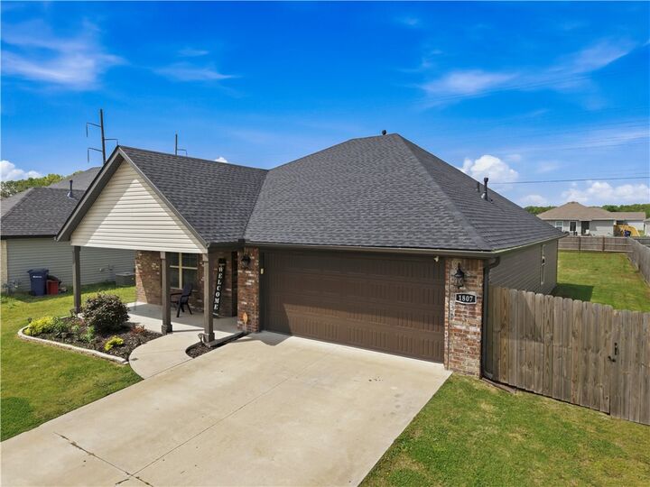 Property Photo: 1807 E Endura Park Drive AR 72761