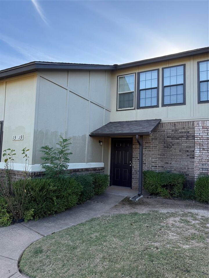 Property Photo:  13813 Crossing Way West  OK 73013 