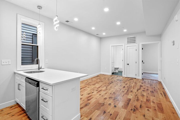 Property Photo:  283 Chelsea St 3  MA 02128 