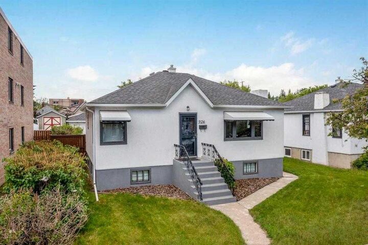 Property Photo:  926 2 Avenue NW  AB T2N 0E6 