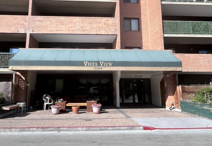 Property Photo: 5204 Dalton Drive NW 806 AB T3A 3H1