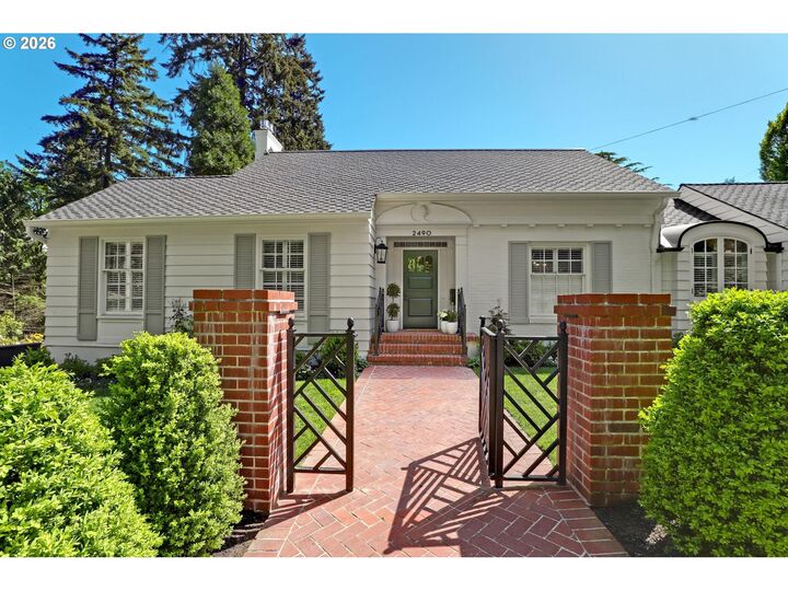 Property Photo:  2490 SW Arden Rd  OR 97201 