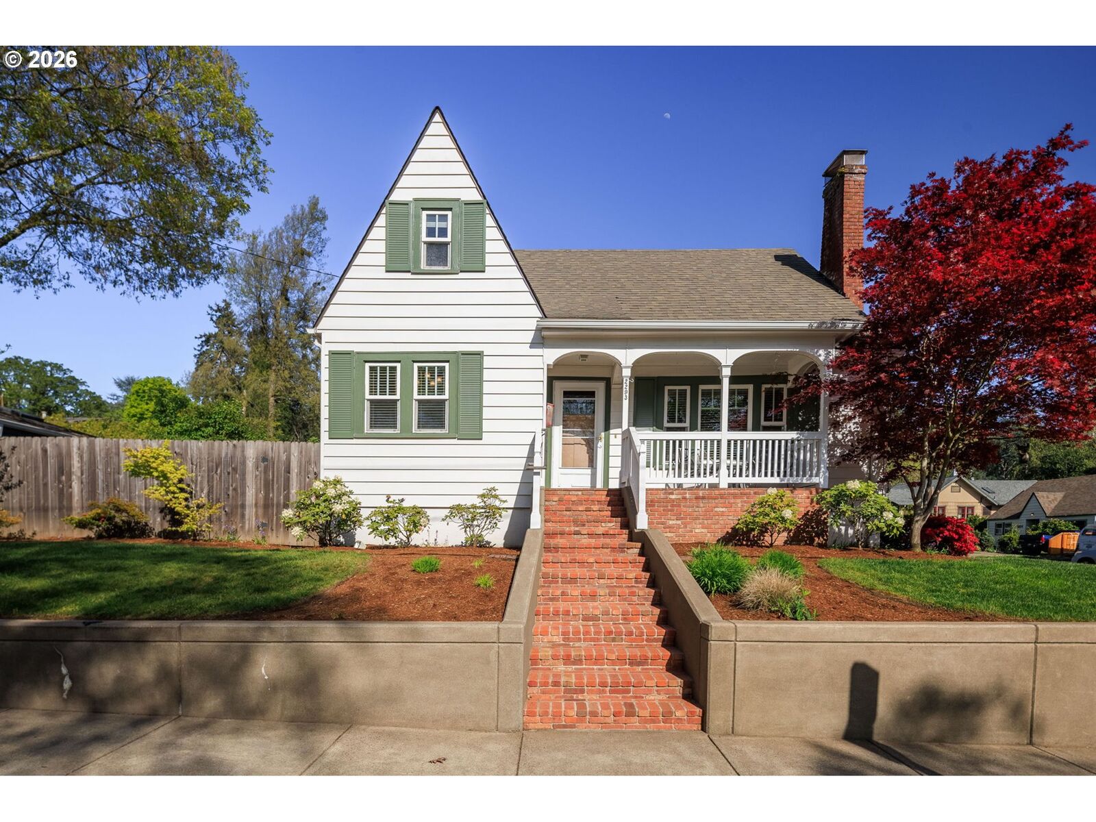 Property Photo:  2293 Agate St  OR 97403 