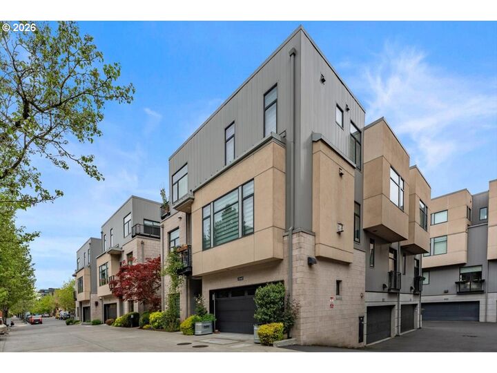 Property Photo:  2140 NW 16th Ave  OR 97209 