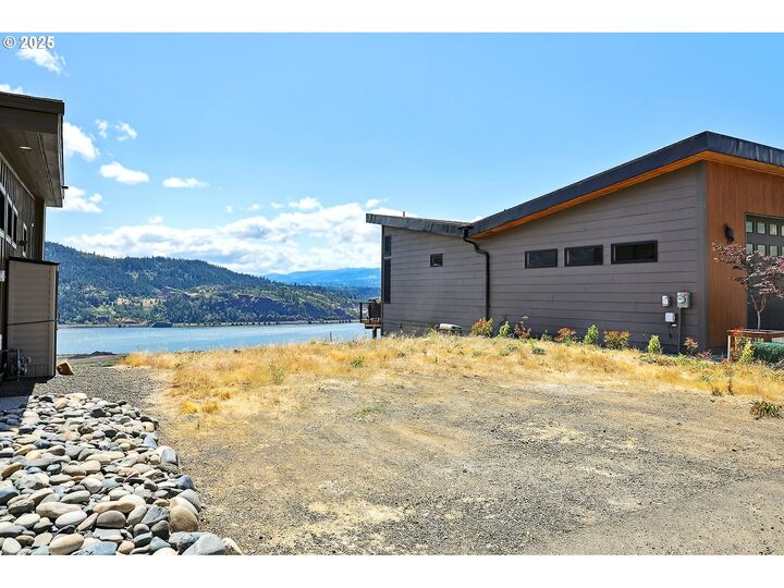 Property Photo:  211 Eagle Ridge Dr  WA 98672 
