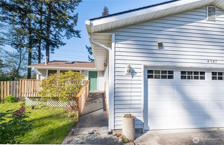 Property Photo:  4587  Siesta Place Place  WA 98277 