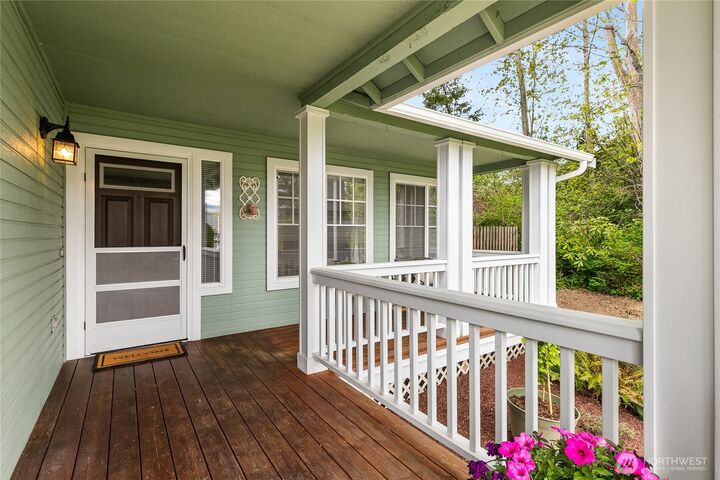 Property Photo:  2943  St Paul Street  WA 98226 