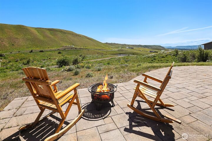 Property Photo:  1522  Deer Valley Drive  WA 98926 