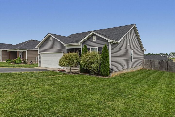 Property Photo:  114 Victoria Way  KY 42134 