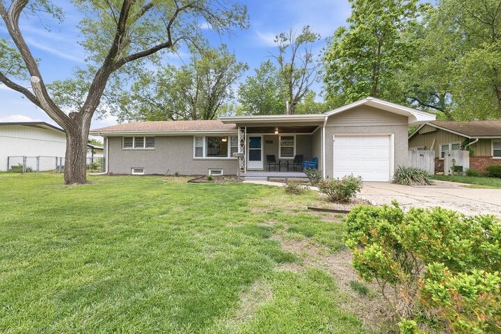 Property Photo: 711 N Valleyview St KS 67212