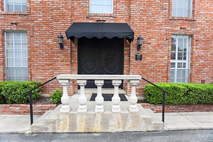 Property Photo:  8033 N New Braunfels # 400 E  TX 78209 