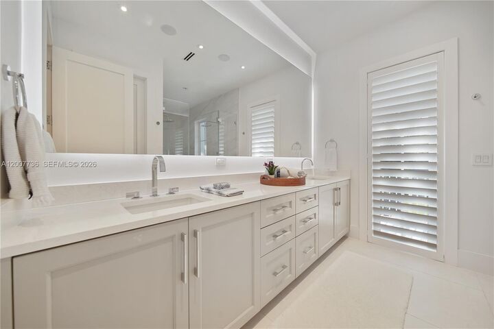 Property Photo:  6901 Veronese St  FL 33146 