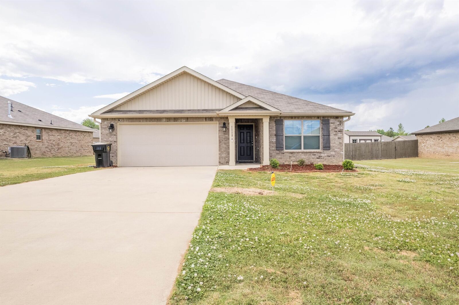 Property Photo:  1115 Quail Hollow Rd SW  AL 35055 