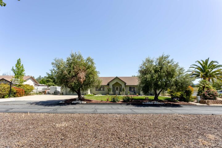 Property Photo: 155 Eagle Creek Court CA 93422