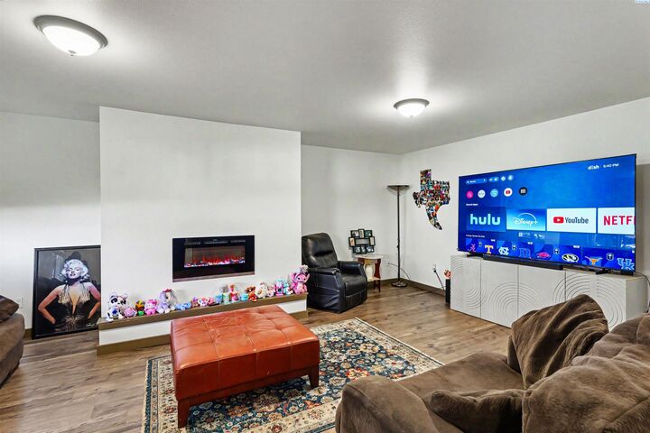 Property Photo:  312 27th Ave  WA 98902 