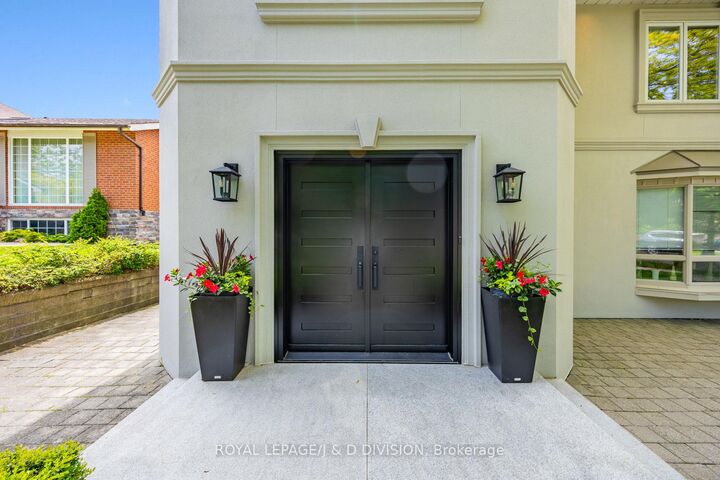 Property Photo:  31 George Henry Boulevard  ON M2J 1E3 
