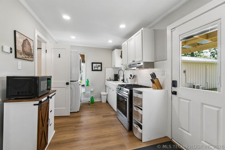 Property Photo:  211 N Kings Highway  OK 74023 