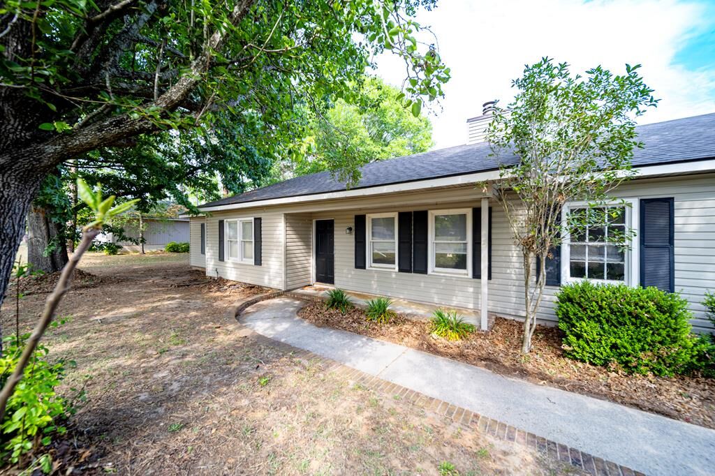 Property Photo:  2111 Gornto  GA 31602 