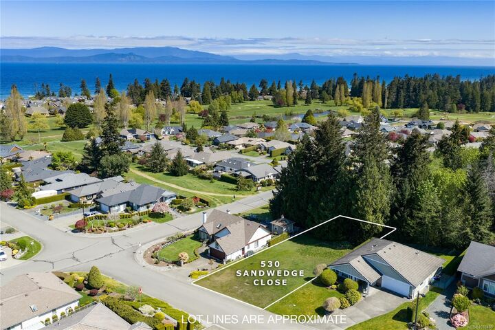 Property Photo: 530 Sandwedge Close BC V9K 2J9