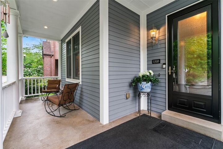 Property Photo:  1310 Fairstead Ln  PA 15217 