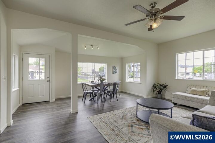 Property Photo:  1293 SE Lyle St  OR 97338 